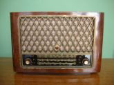Rádio MULLARD, modelo 5675/Z
